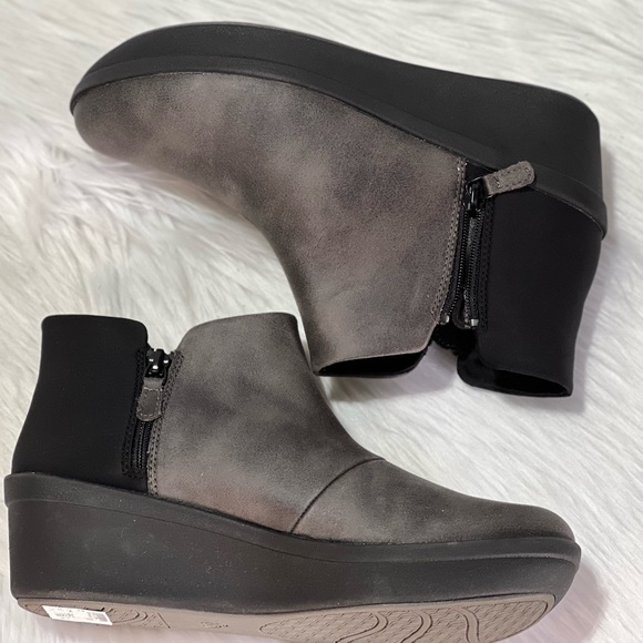 Clarks Cloudstepper Women's Step Rose Up Booties <wide fit> - Picture 5 of 11